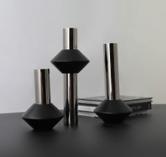 F0687
مزهرية سوداء - مصنوعة من الفولاذ المقاوم للصدأ والراتنج
∅ 13.5 ارتفاع 30 سم